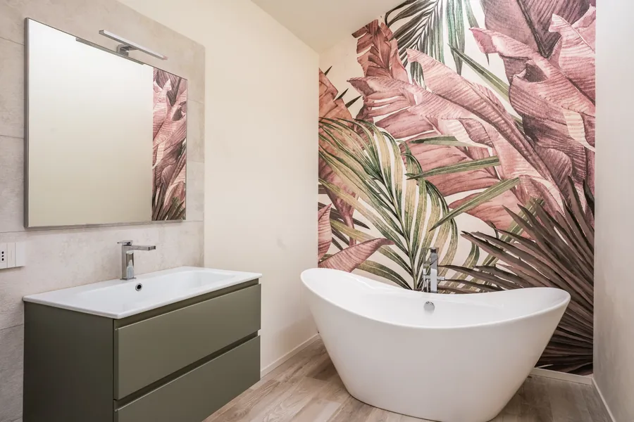 Bagno con vasca freestanding